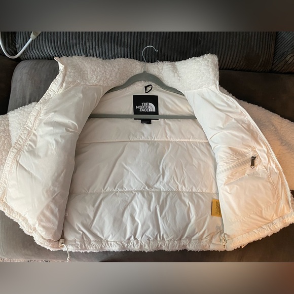 New with tags. northface Jacket. - Picture 2 of 5